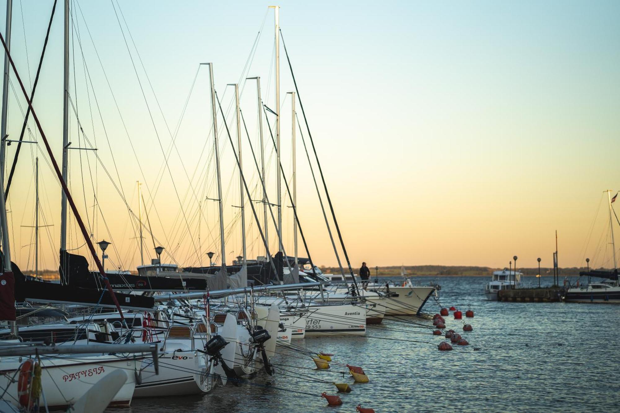 Yacht Apartments Wilkasy Exterior foto